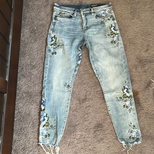 Blank NYC Back to Nature Floral Embroidered Jeans